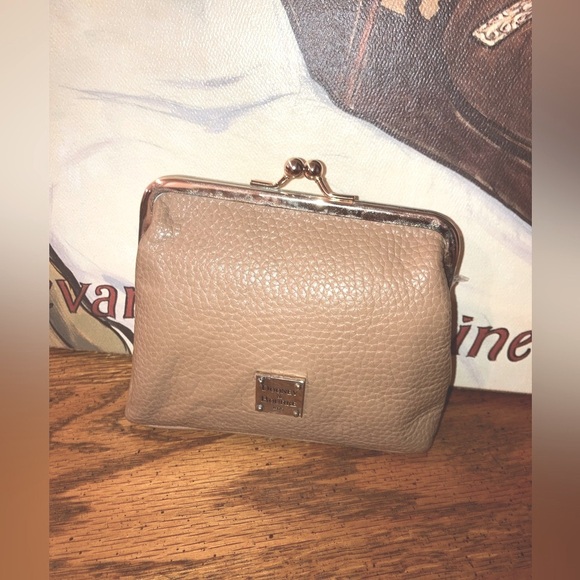 Dooney & Bourke Oversized Coin Pouch Kiss-Lock Pebbled Leather Euc - Tan
